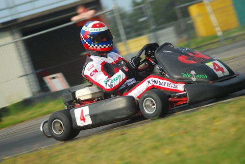 De nieuwe handschoenen van Martijn van der Velde helpen C2N/Telematch Racing naar de overwinning in de Proklasse